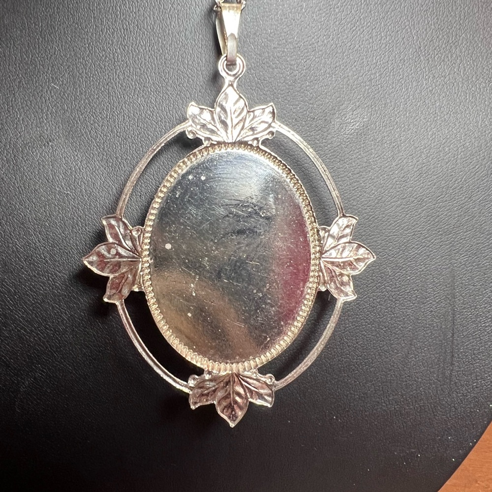 Vintage Agate Oval Pendant with Ornate Silver Tone Frame Coquette Necklace‎ - Picture 3 of 4